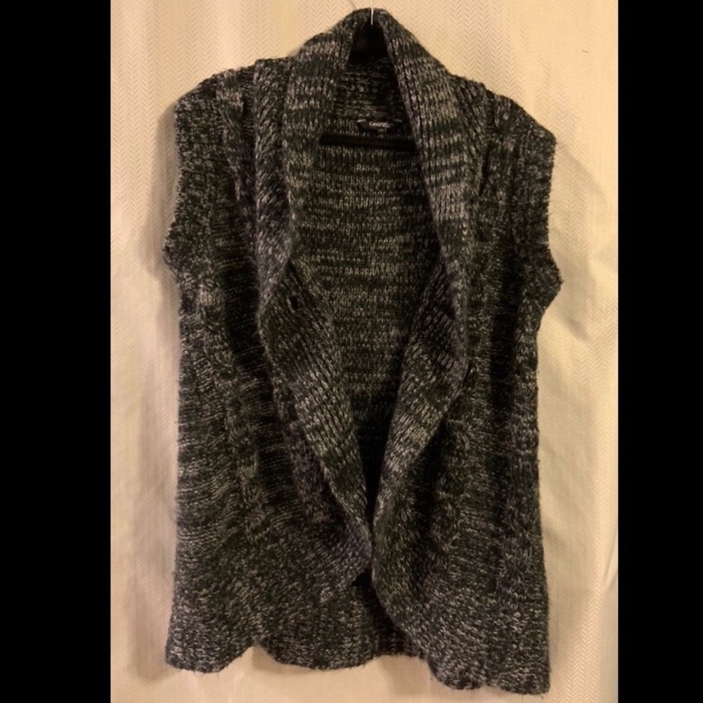 2X Sleeveless Cardigan